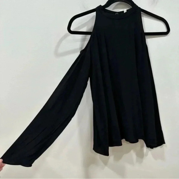 Aritzia Wilfred free black long sleeve cold shoulder blouse Small - Picture 1 of 9